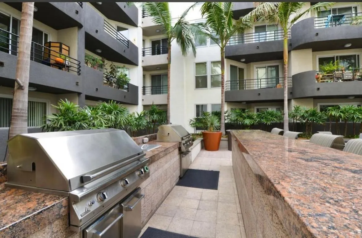 Spacious And Central With A Pool View Los Angeles 0*,