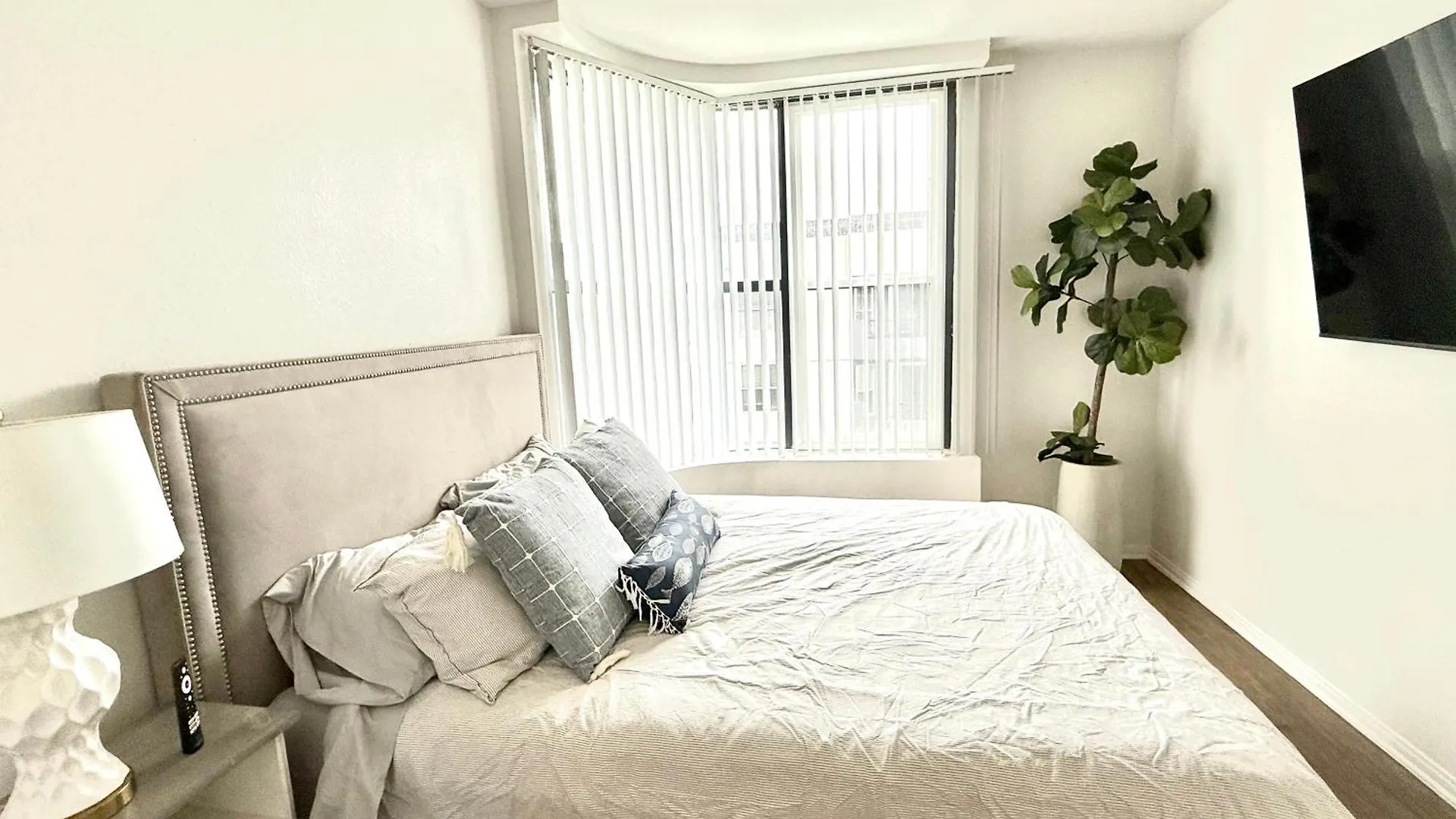 Apartment Spacious And Central With A Pool View Los Angeles